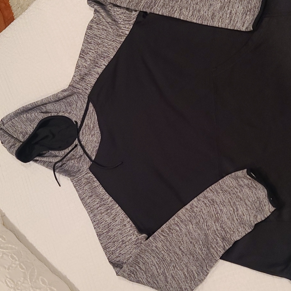 Women's sweatshirt